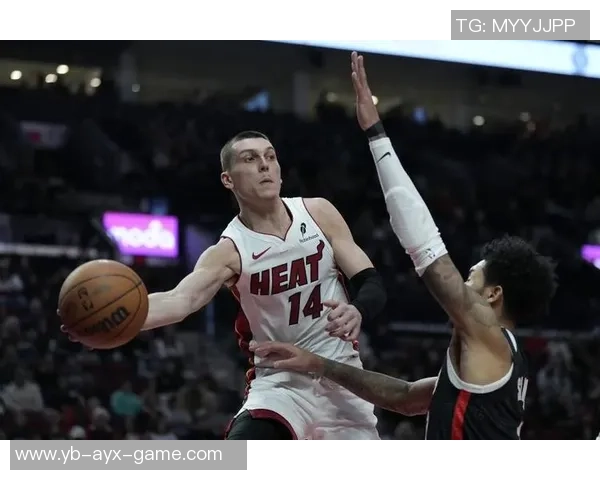 希罗上半场表现出色下半场失常仅得0分球队遭遇困境